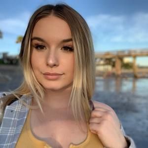 Meet your Posher, Caitlyn